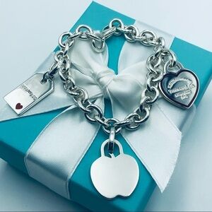 Tiffany & Co CUSTOM New York Heart ID Tag Apple Charm Bracelet with PACKAGING